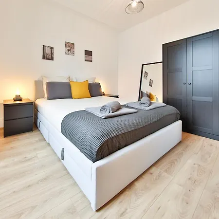 Moderne Et Spacieux, Pres Du Centre De Apartment