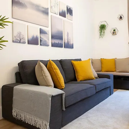 Moderne Et Spacieux, Pres Du Centre De